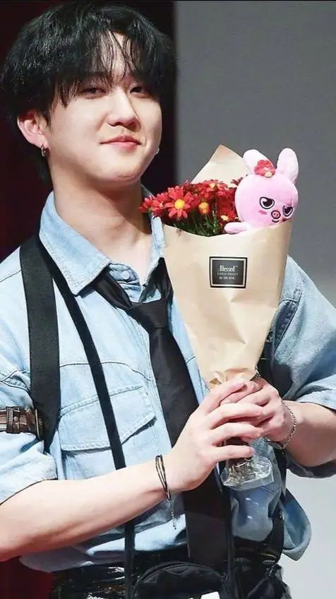 ai character: Changbin🐷 background