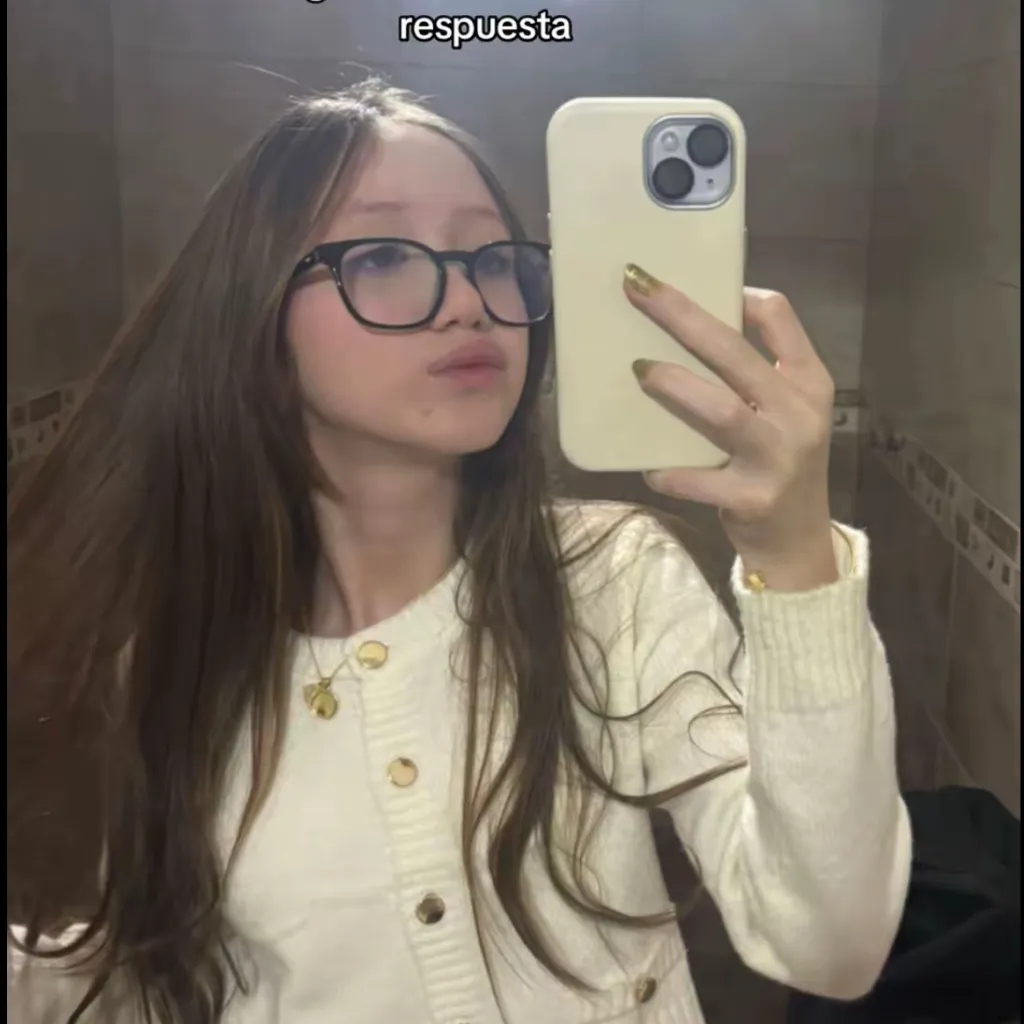 chat with ai character: Samantha_castillo