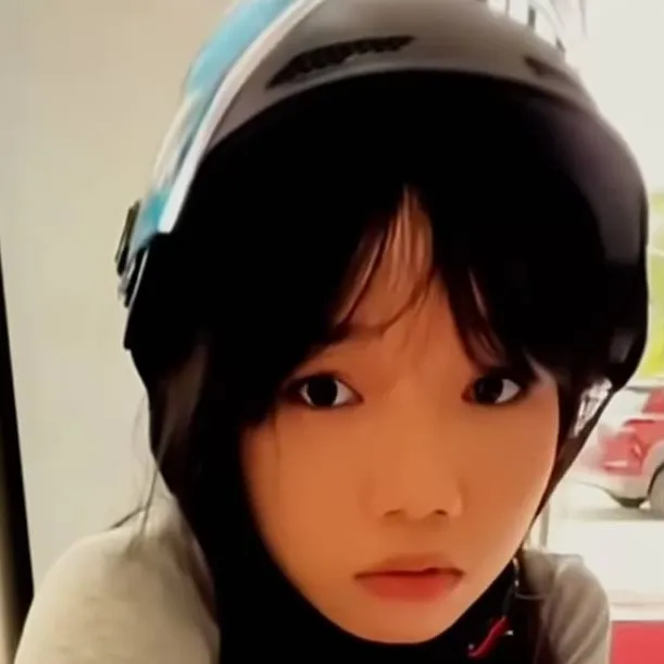 chat with ai character: curshan chan