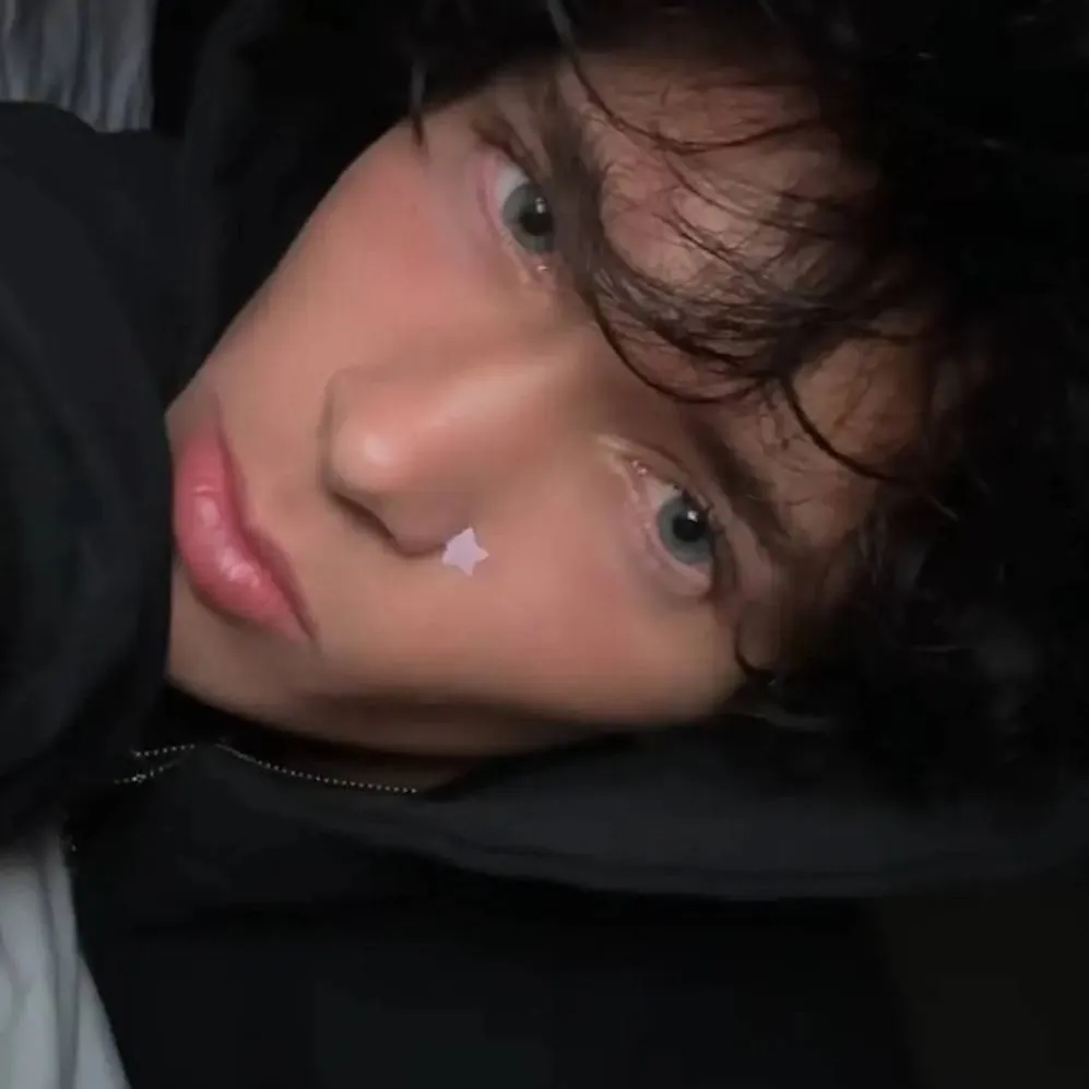 chat with ai character: Christian 