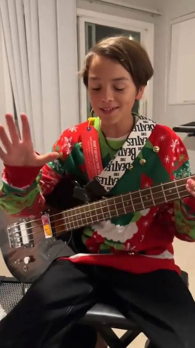 ai character: 😼Ethan😋 background