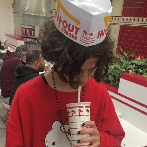 chat with ai character: 🐱Trueblood🎧