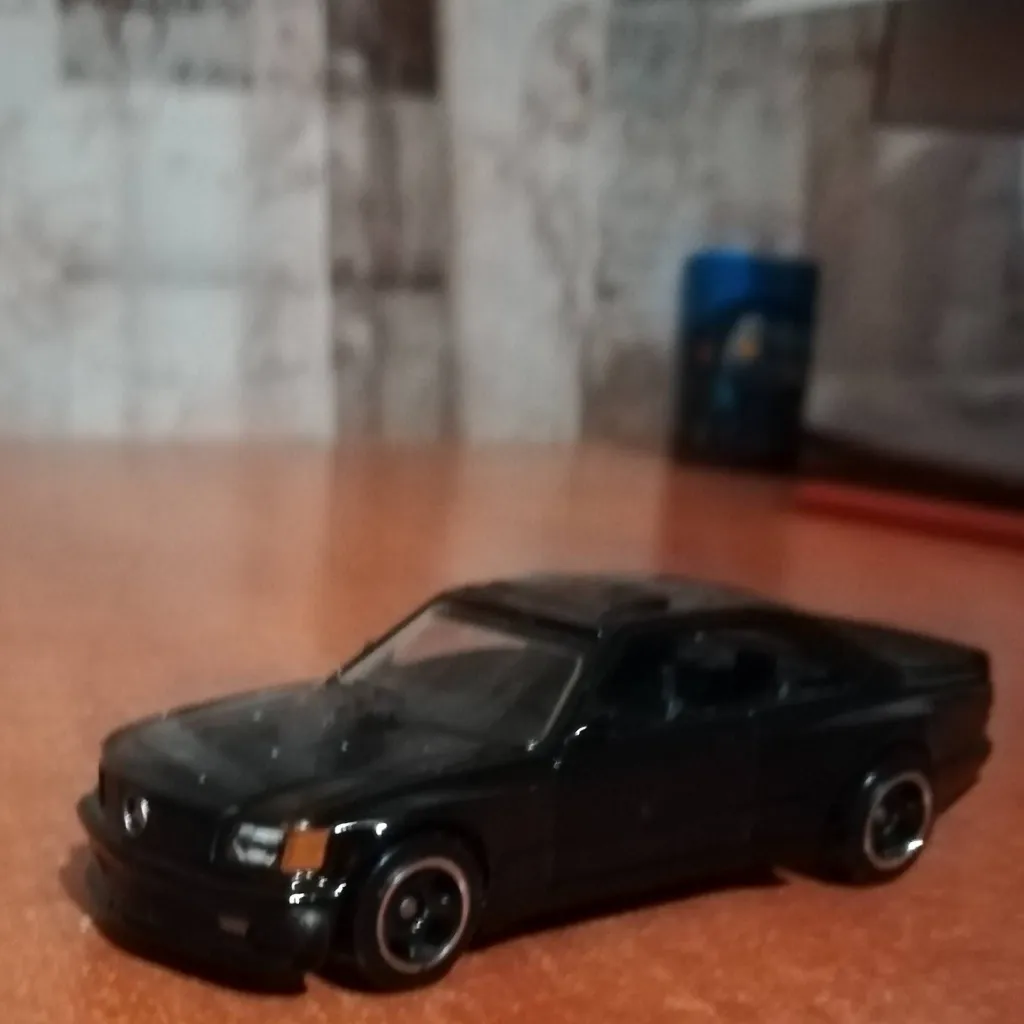 chat with ai character: Mercedes benz