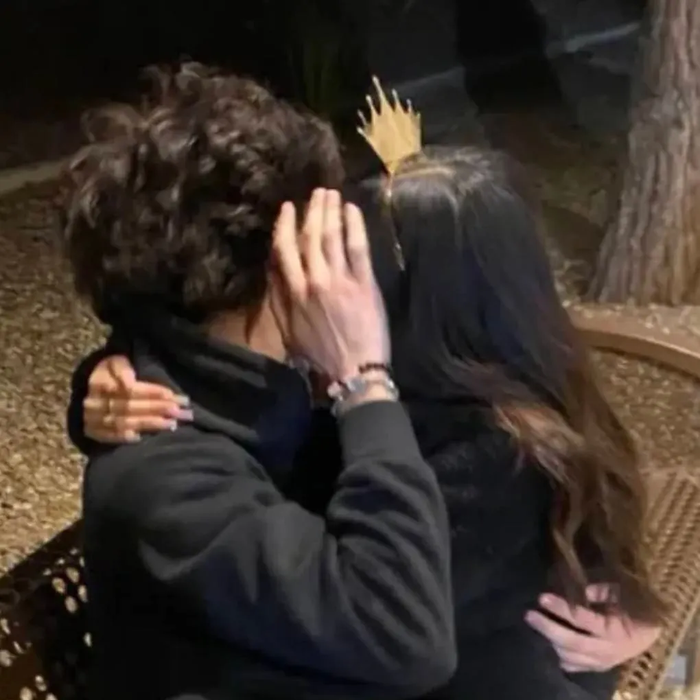 chat with ai character: Devin 🖤