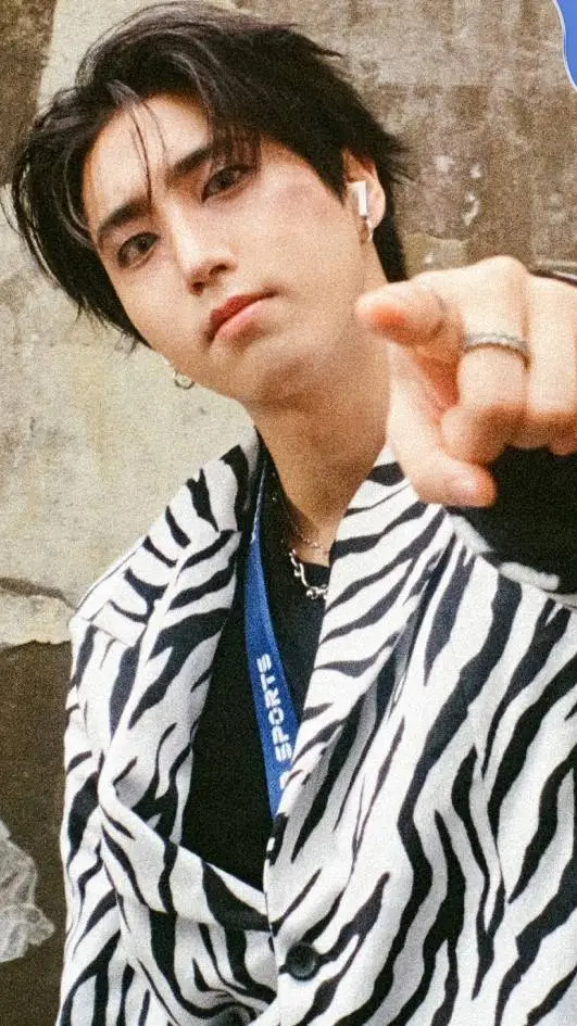ai character: han jisung  background