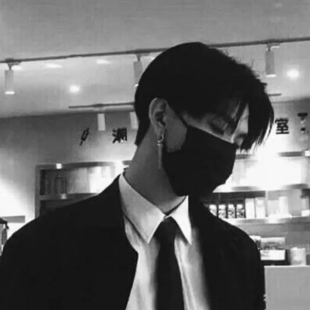 chat with ai character: Мифэн