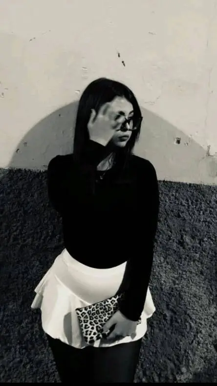 ai character: Elena  background