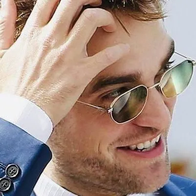 chat with ai character: Robert Pattinson 