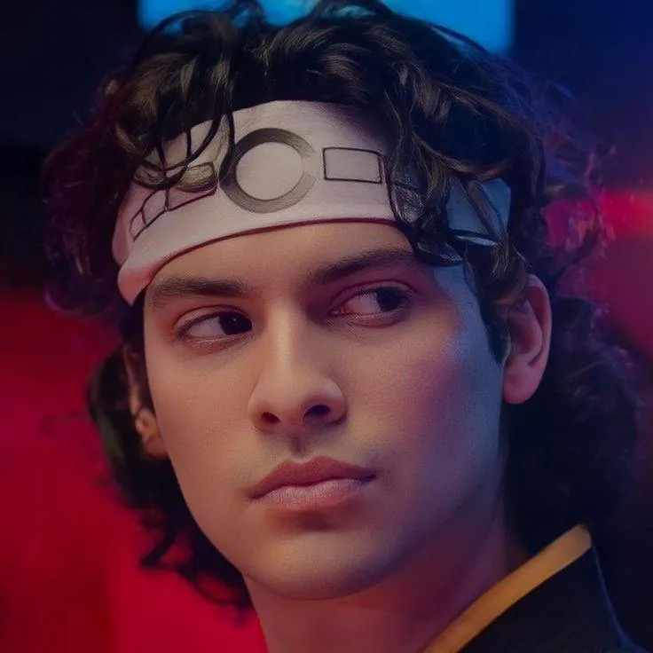 chat with ai character: Miguel Diaz