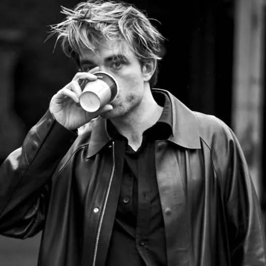 chat with ai character: Robert Pattinson 