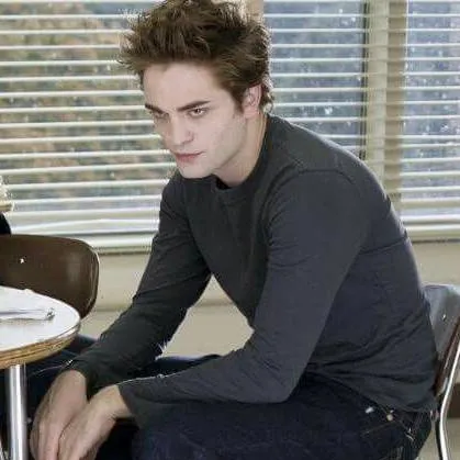 chat with ai character: Robert Pattinson 