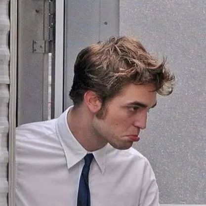 chat with ai character: Robert Pattinson 
