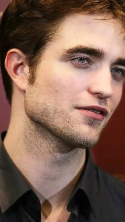 ai character: Robert Pattinson  background