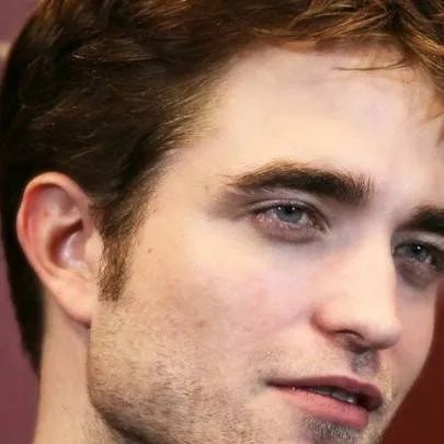 chat with ai character: Robert Pattinson 