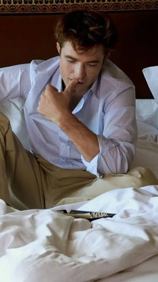 ai character: Robert Pattinson  background
