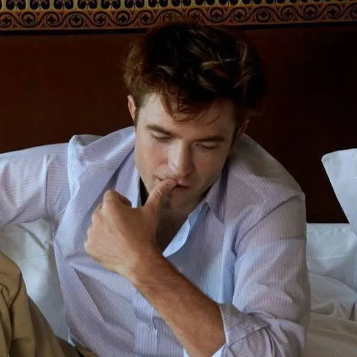 chat with ai character: Robert Pattinson 