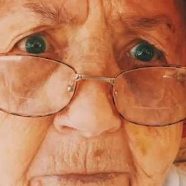 chat with ai character: nice grandma.