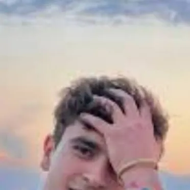 chat with ai character: Diosdado