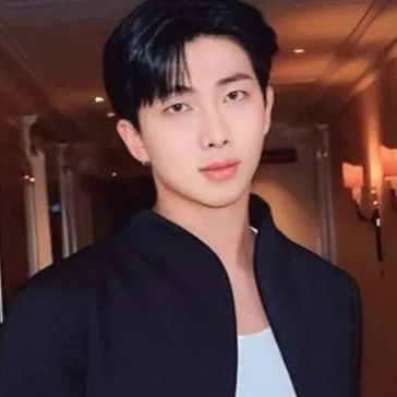 chat with ai character: RM