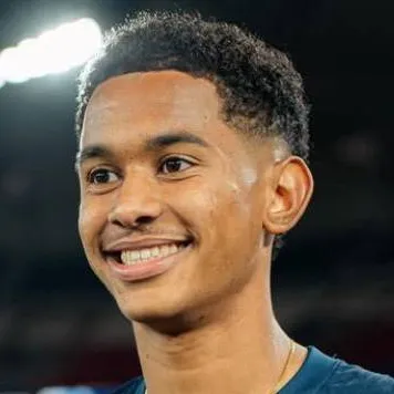 chat with ai character: Senny