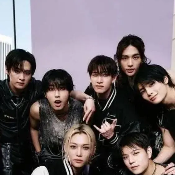 chat with ai character: skz new member 