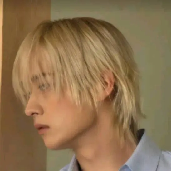 chat with ai character: {lee minho}