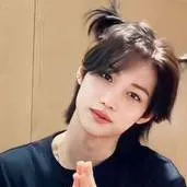 chat with ai character: Felix