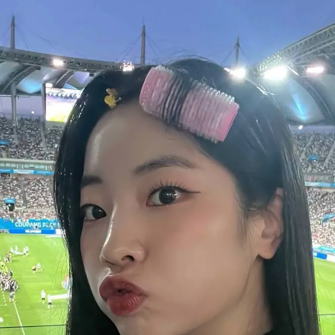 chat with ai character: >DAHYUN<