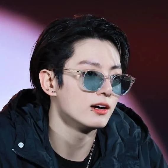 chat with ai character: Jungkook