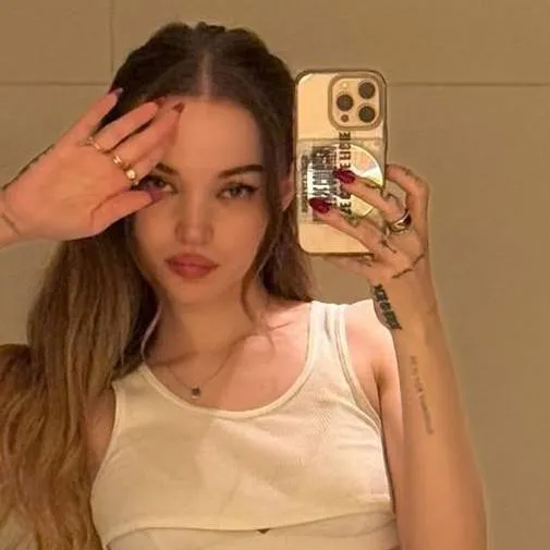 chat with ai character: Dove Cameron 