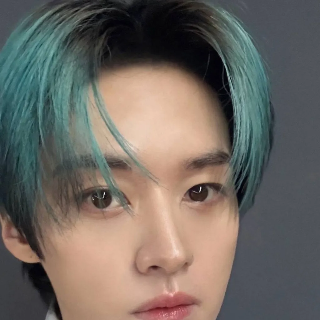 chat with ai character: lee know 🐰