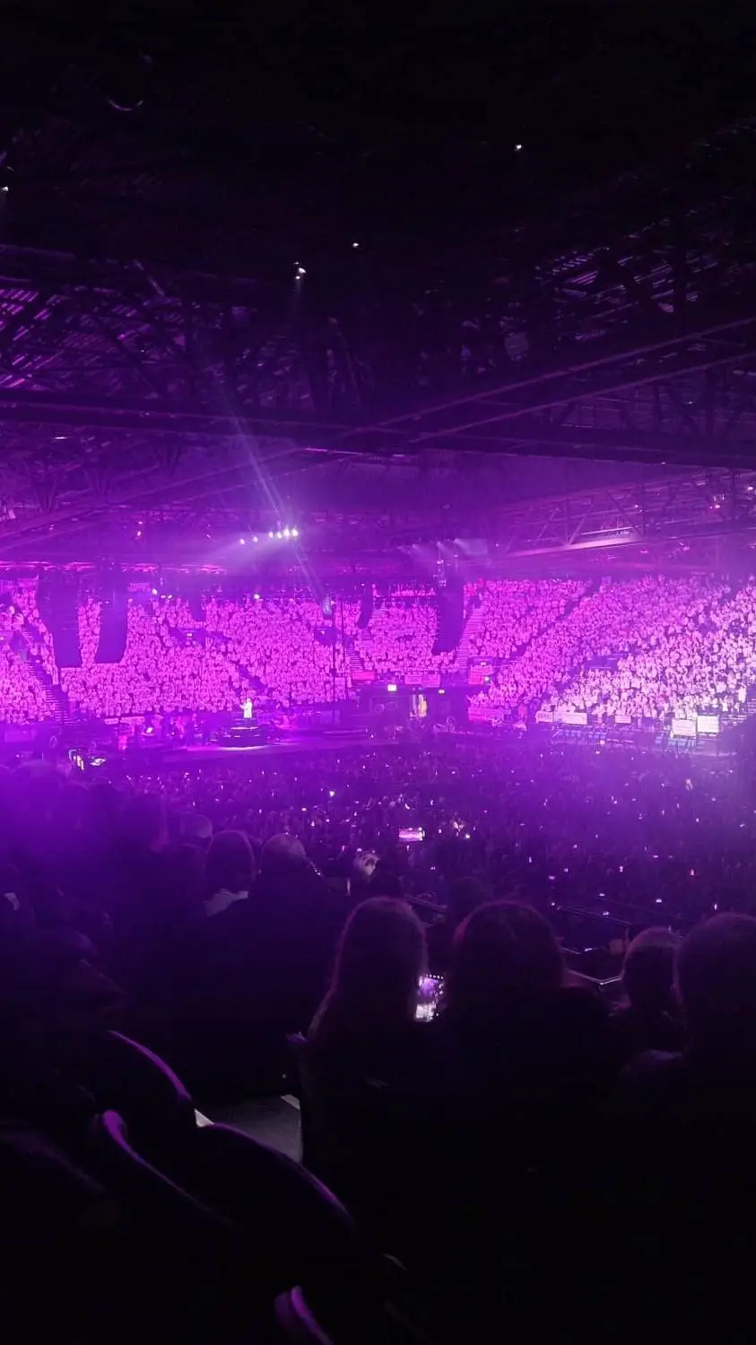 ai character: #Sam&Cat background