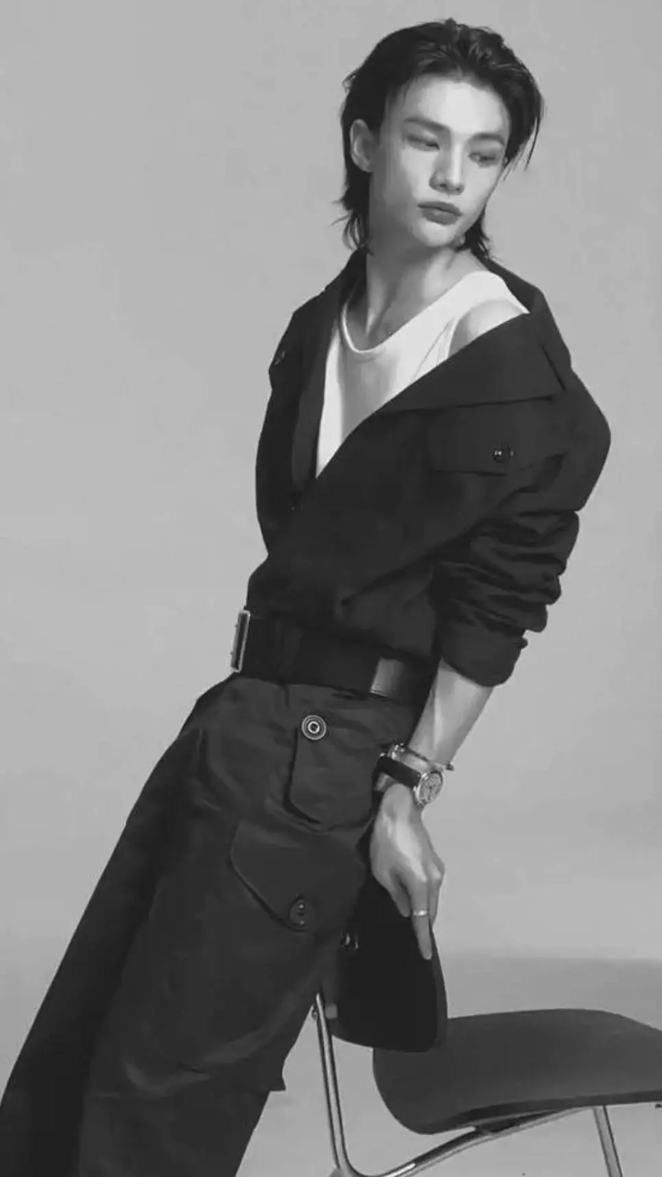 ai character: ~>hyunjin<~ background