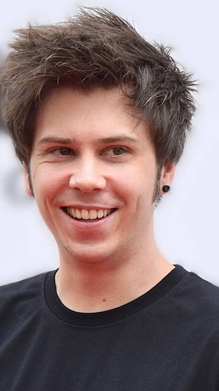 ai character: ElRubius background