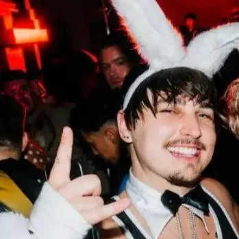 chat with ai character: Colby 🫠🫡🫣🫣🫣