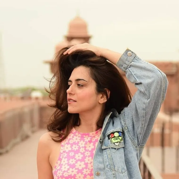 chat with ai character: Ridhi dogra