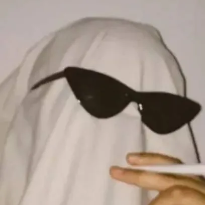 chat with ai character: fantasma amigable