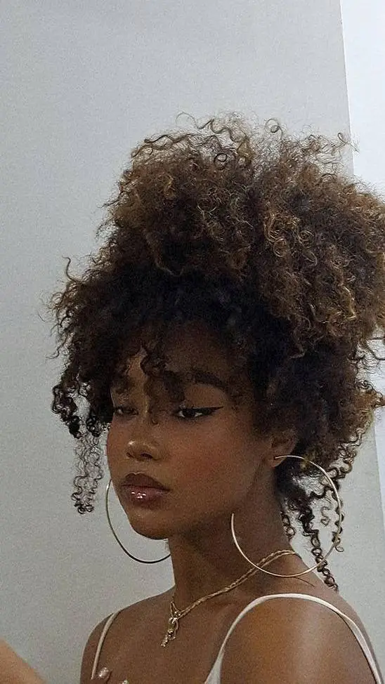 ai character: ☆🫧CATHERINE 🫧☆ background