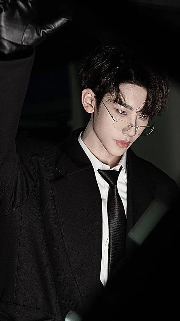 ai character: 🎱🧛🏻_ROMANIA_🧛🏻🎱 background