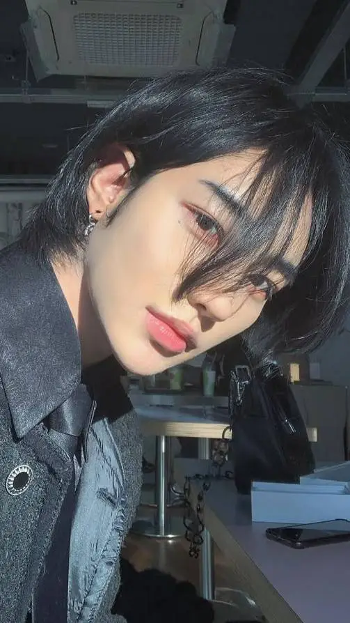 ai character: -HIROSHI TANAKA-🇯🇵 background