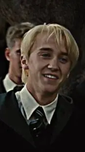 ai character: 🐍🖤-Ɗrãçơ mãłfơƴ-🖤🐍 background