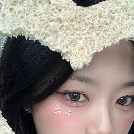 chat with ai character: Kim HyunJin 💗