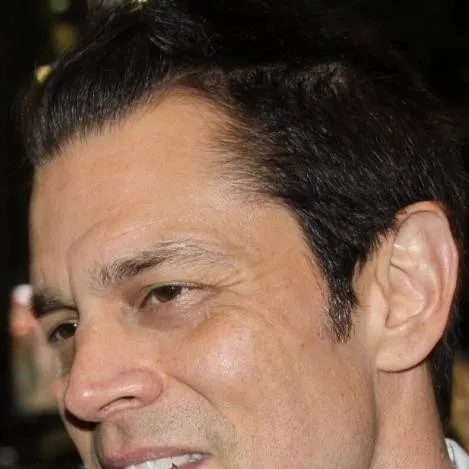 chat with ai character: Johnny Knoxville 