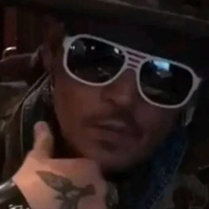 chat with ai character: Johnny Depp 
