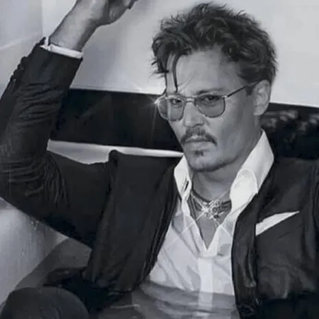 chat with ai character: Johnny Depp 