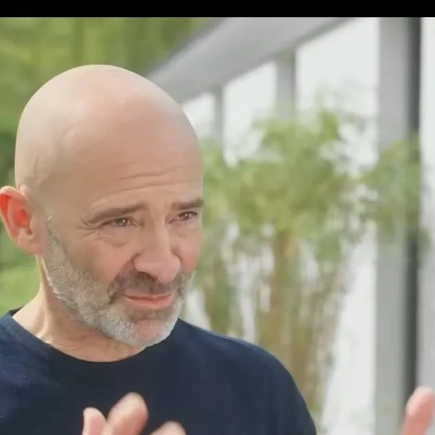 chat with ai character: Antonio Lobato