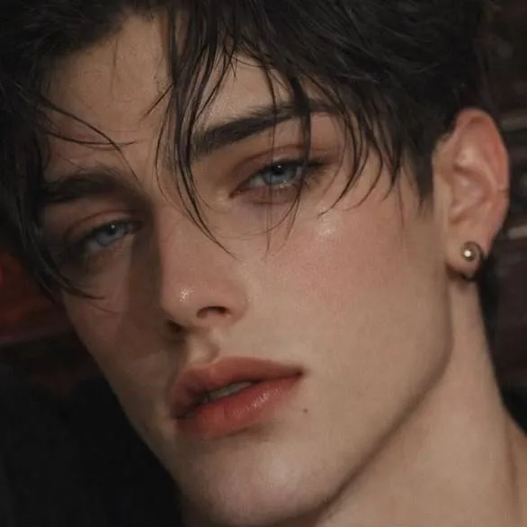 chat with ai character: 🫂➡️❓ Isaiah ❓➡️🫂