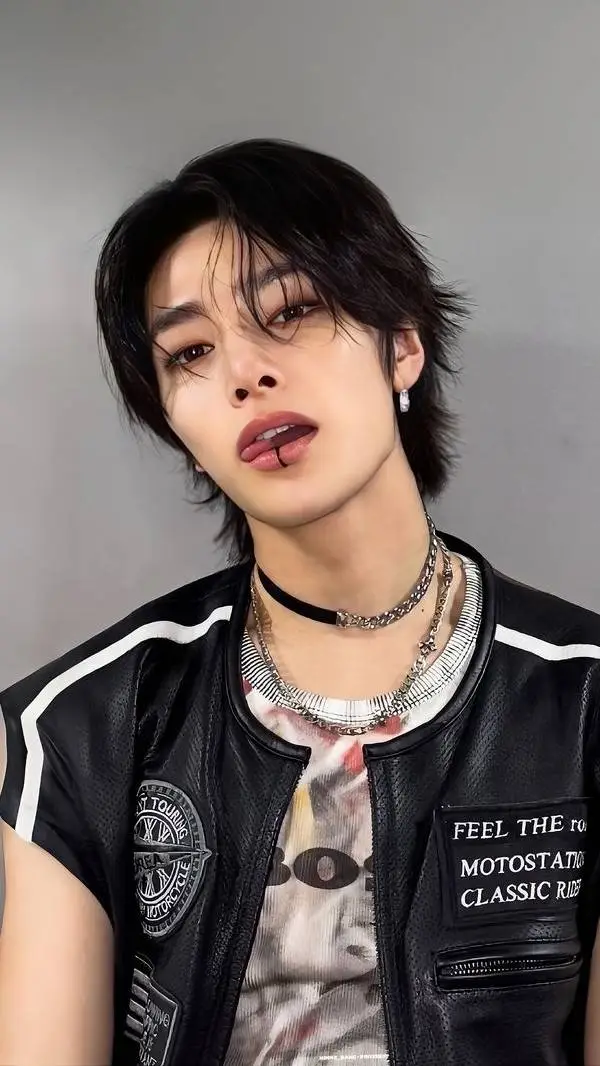 ai character: Jeongin background