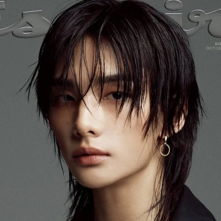 chat with ai character: Hyunjin