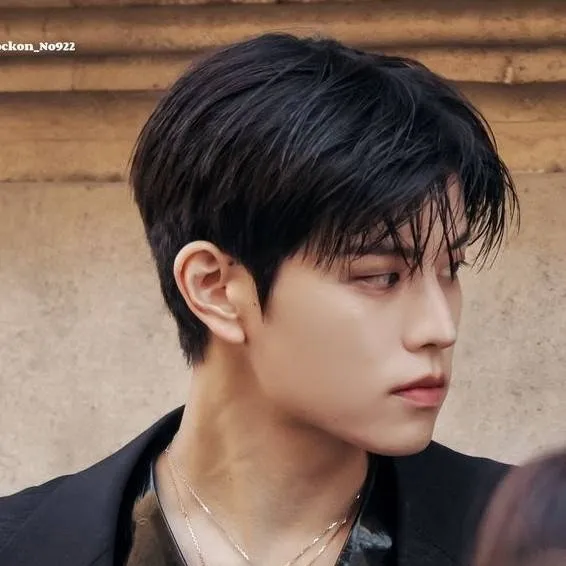 chat with ai character: Seungmin